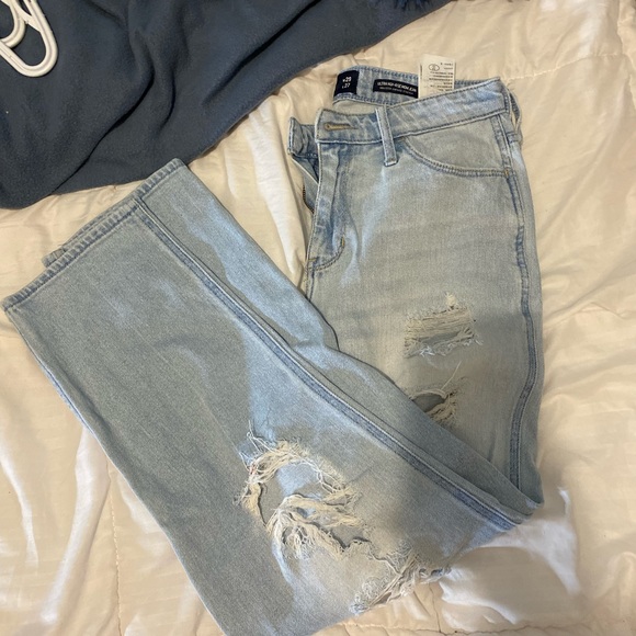 Hollister mom jeans - Picture 1 of 2